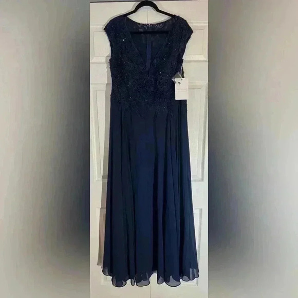 Mac Duggal Sequin Empire Waist Pleated Gown NWT Style 20274 - Picture 6 of 16